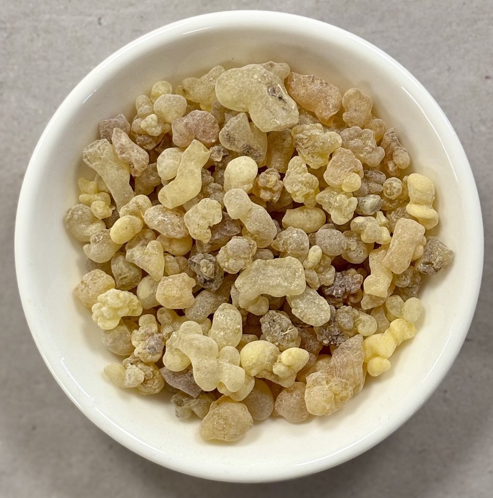 Nagyobb, tisztább cseppek - az eritreai tömjénnél sokkal gyümölcsösebb, lágyabb illattal